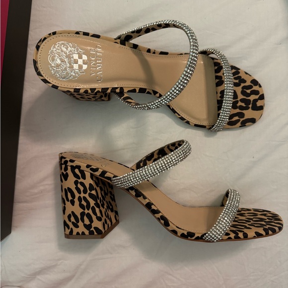 NEW WITH BOX-Vince camuto sandal size 8.5 - Picture 1 of 1